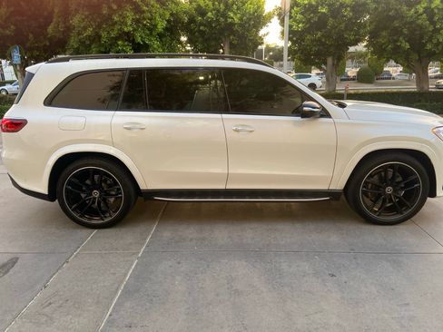 Used 2025 Mercedes-Benz GLS 580 4MATIC image 4