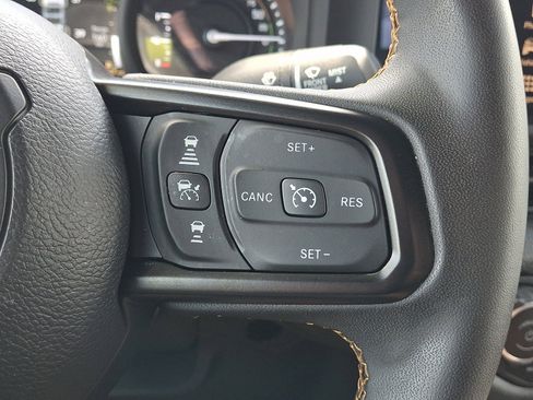Used 2024 Jeep Wrangler Unlimited w/ Convenience Group AWD/4WD image 21
