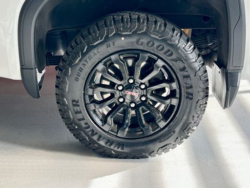 Used 2023 GMC Sierra 1500 AT4X AWD/4WD image 4