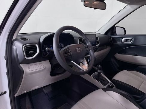 Used 2022 Hyundai Venue SEL FWD image 9