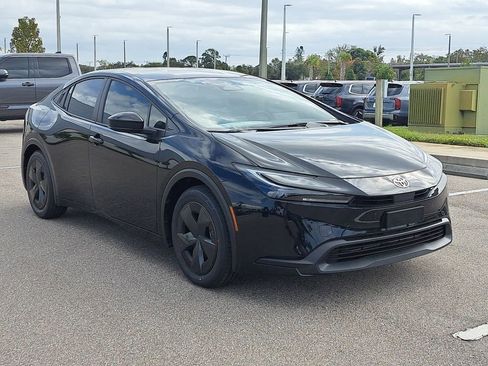 New 2026 Toyota Prius LE image 2