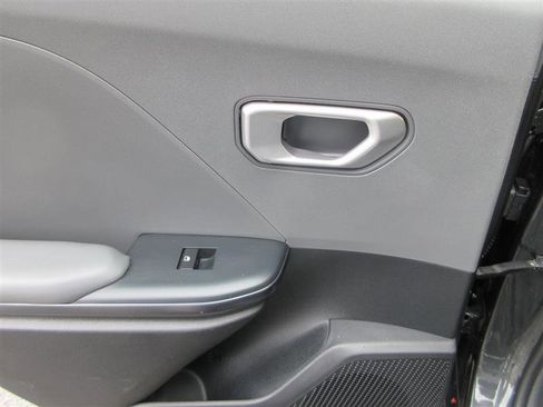 Used 2025 Kia K4 FWD image 21