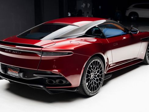 Used 2023 Aston Martin DBS Coupe RWD image 39