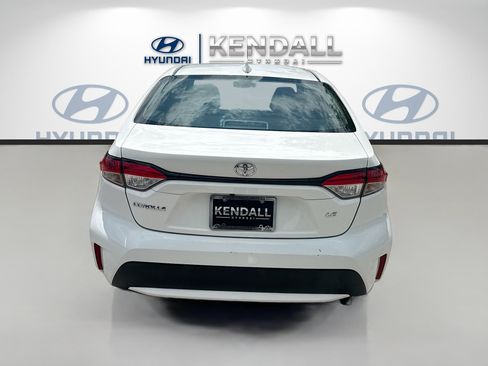 Used 2022 Toyota Corolla LE FWD image 5