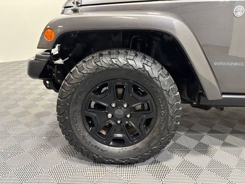 Used 2016 Jeep Wrangler Unlimited Sahara AWD/4WD image 9