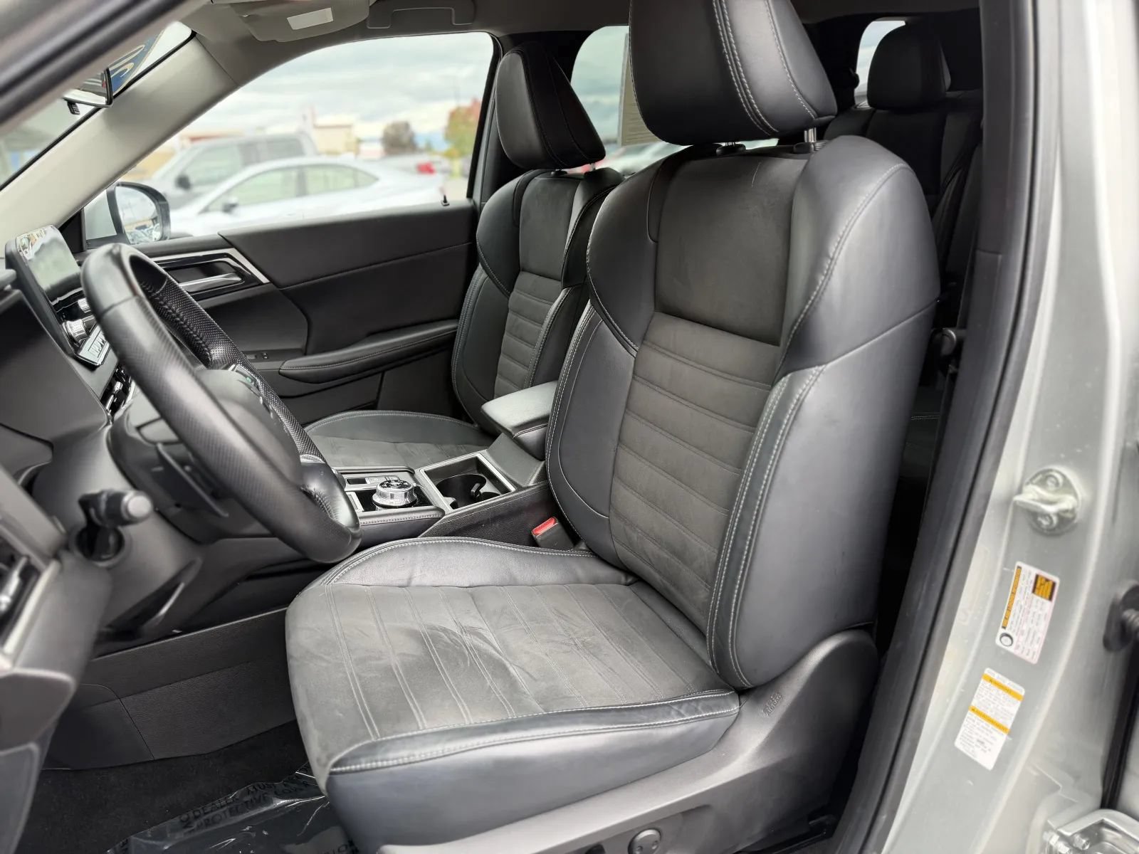 Used 2022 Mitsubishi Outlander SE AWD/4WD image 15
