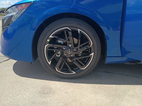 New 2026 Nissan Sentra SR w/ Floor Mat Package FWD image 28