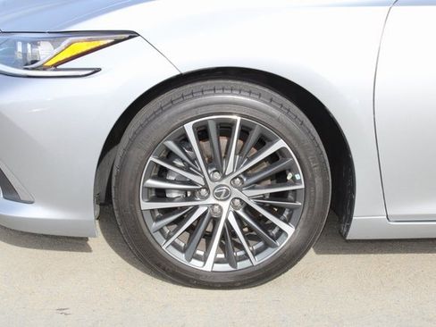 Certified 2023 Lexus ES 350 w/ Premium Package image 4