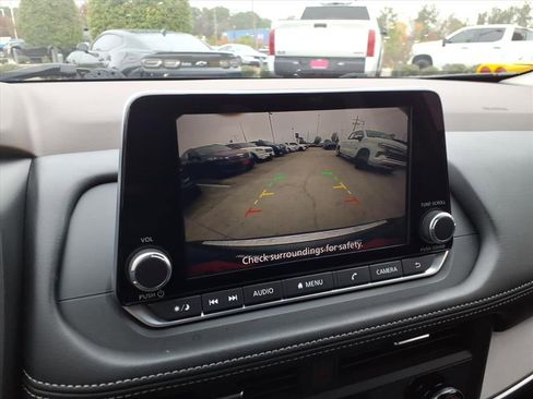 Used 2023 Nissan Rogue SV image 24