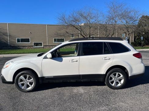 Used 2014 Subaru Outback 2.5i Limited image 3