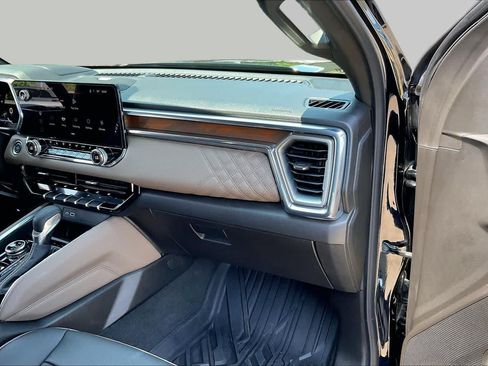 Used 2025 GMC Canyon Denali AWD/4WD image 18
