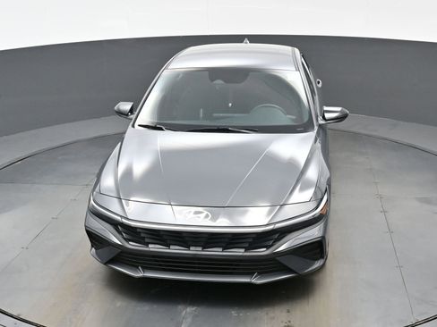 Certified 2025 Hyundai Elantra SEL image 39