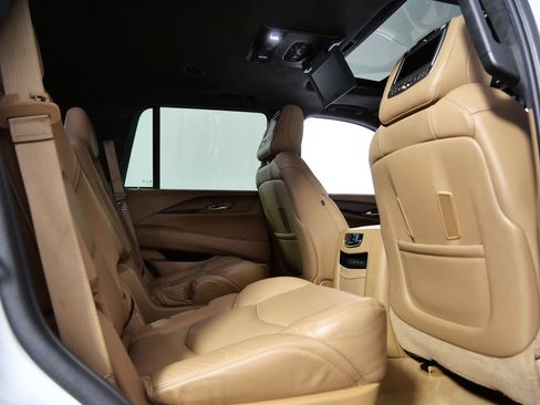 Used 2017 Cadillac Escalade Platinum image 13