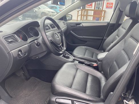 Used 2017 Volkswagen Jetta SE image 16