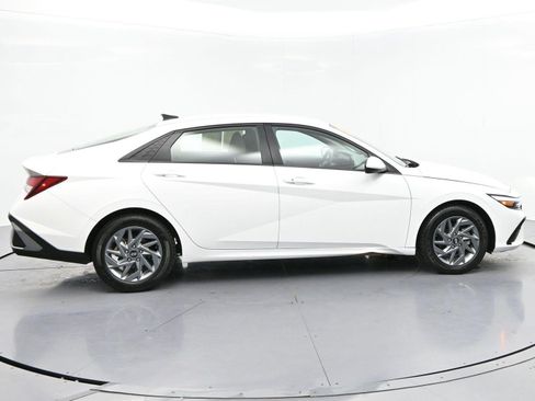 Used 2024 Hyundai Elantra SEL FWD image 8