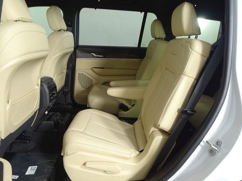 New 2025 Jeep Grand Cherokee L Limited image 15