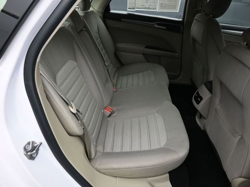 Used 2019 Ford Fusion SE FWD image 23