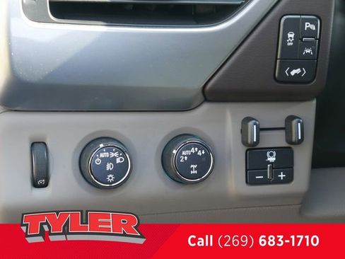 Used 2019 Chevrolet Suburban LT w/ LT Signature Package AWD/4WD image 22