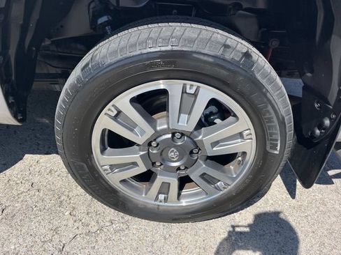 Used 2018 Toyota Tundra Platinum AWD/4WD image 18