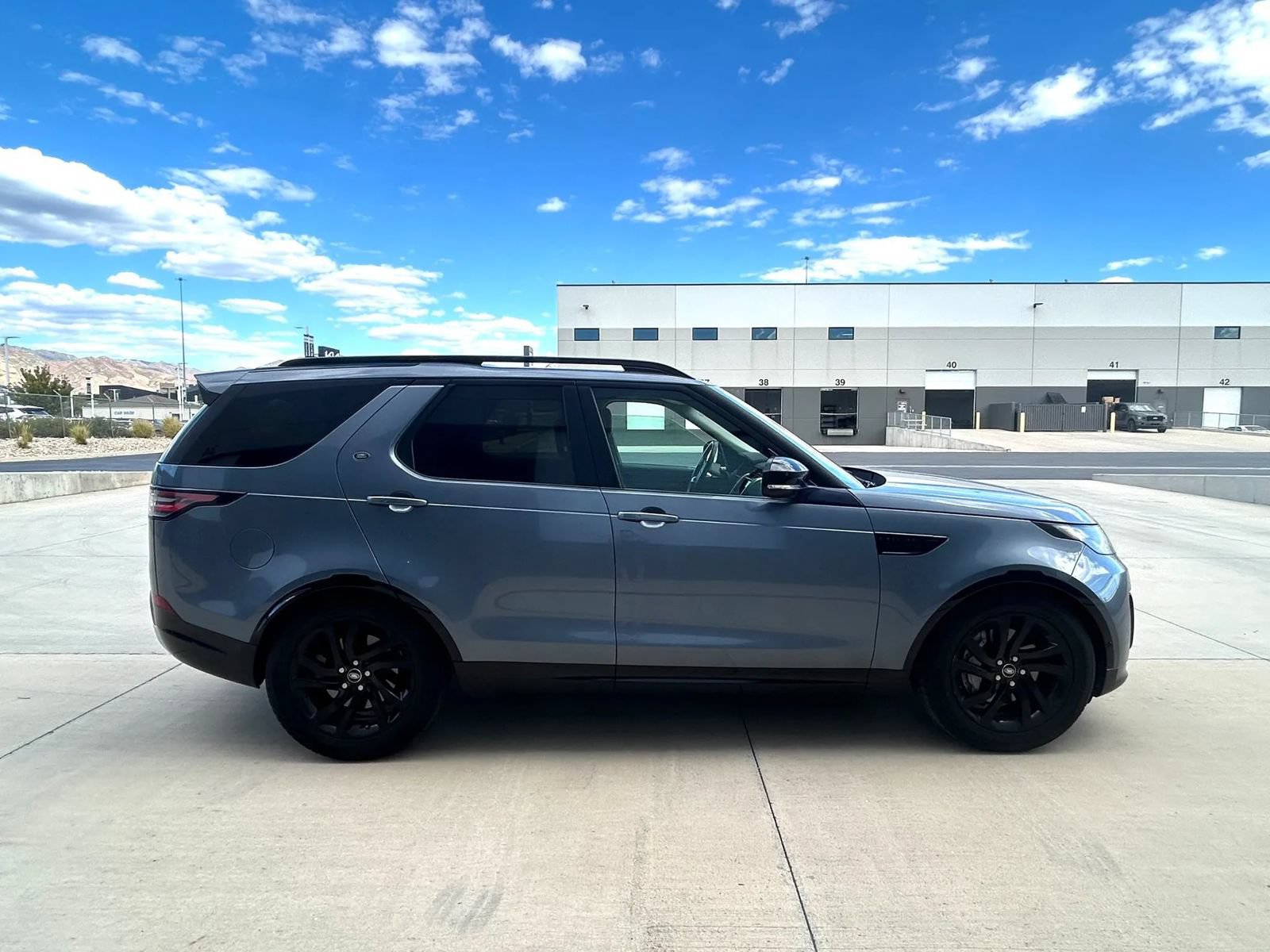 Used 2019 Land Rover Discovery HSE AWD/4WD image 6