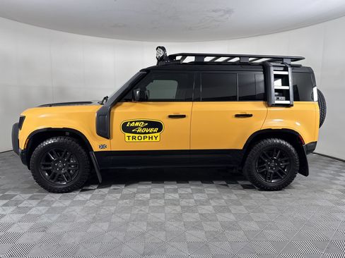 Used 2022 Land Rover Defender 110 X-Dynamic SE AWD/4WD image 2