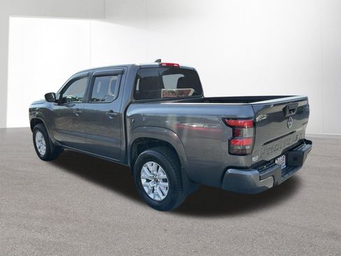 Used 2022 Nissan Frontier SV AWD/4WD image 4