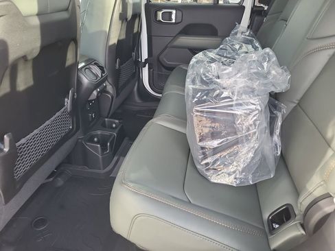 New 2026 Jeep Gladiator Mojave image 30