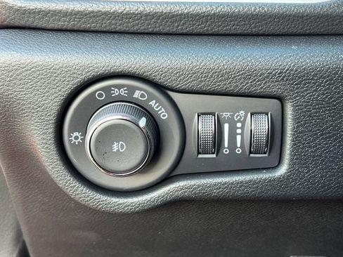 New 2026 Chrysler Pacifica Select FWD image 18