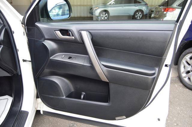 Used 2010 Toyota Highlander SE AWD/4WD image 32