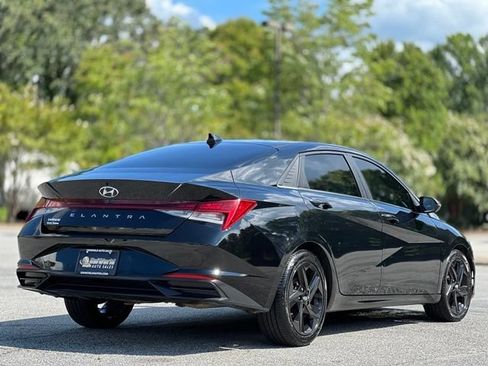 Used 2021 Hyundai Elantra SEL w/ Convenience + Premium Package FWD image 5