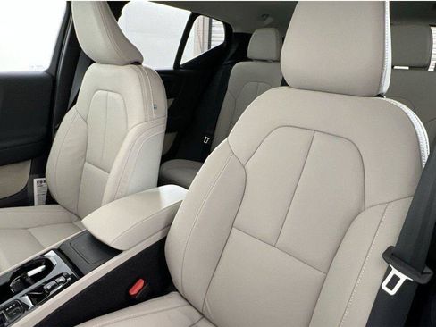 Certified 2026 Volvo XC40 B5 Plus w/ Protection Package Premier AWD/4WD image 17