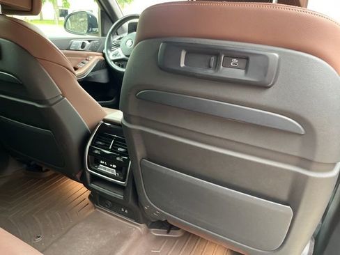 Used 2022 BMW X7 xDrive40i w/ M Sport Package AWD/4WD image 36