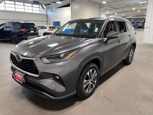 Used 2022 Toyota Highlander XLE image 7