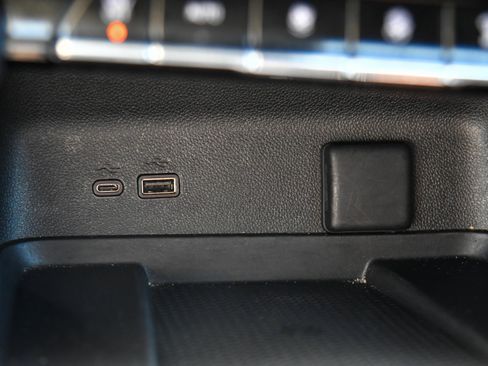 Used 2024 Chevrolet Traverse LT FWD image 33