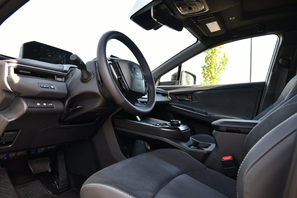 Used 2026 Toyota C-HR AWD/4WD image 15
