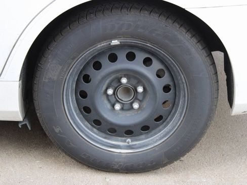 Used 2017 Toyota Camry LE image 25