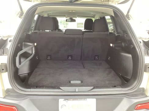 Used 2015 Jeep Cherokee Latitude AWD/4WD image 14