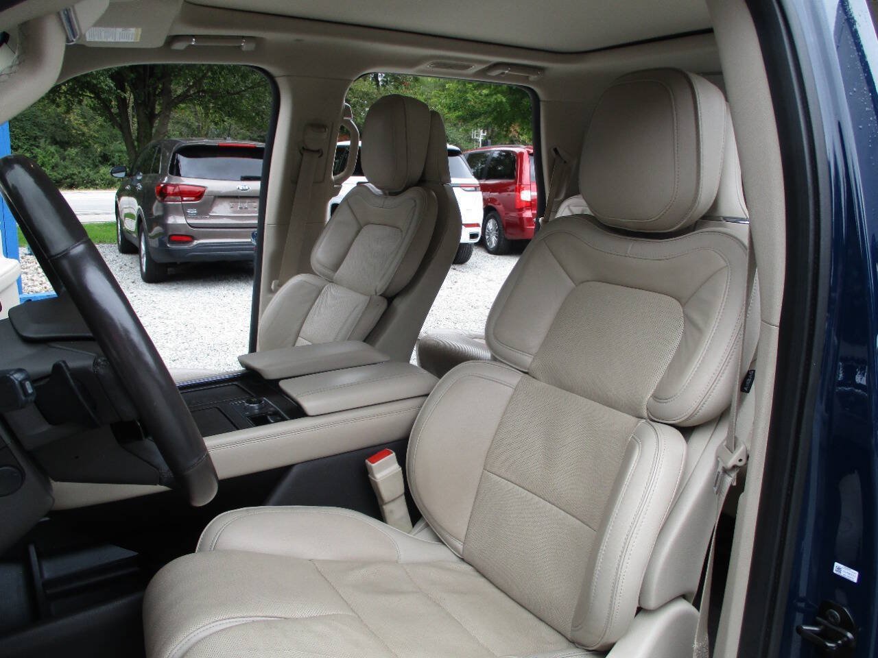 Used 2018 Lincoln Navigator Reserve w/ Technology Package AWD/4WD image 24