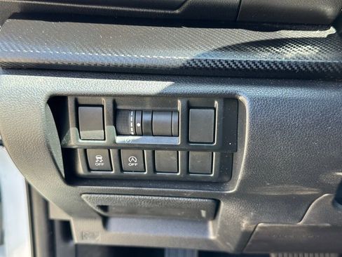 Used 2023 Subaru Crosstrek 2.0i AWD/4WD image 28