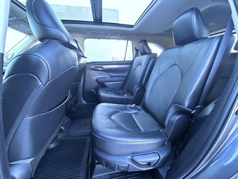 Used 2021 Toyota Highlander Platinum image 20