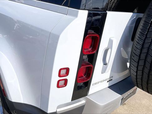 Used 2023 Land Rover Defender 110 SE image 25