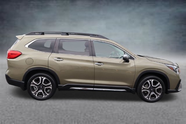 Used 2023 Subaru Ascent Touring AWD/4WD image 2