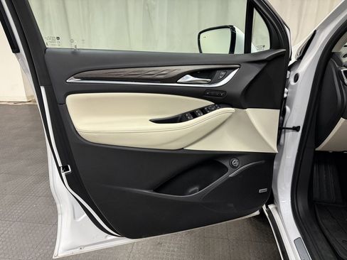 Used 2024 Buick Enclave Avenir w/ Avenir Technology Package image 27