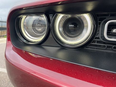 Used 2019 Dodge Challenger SXT image 11