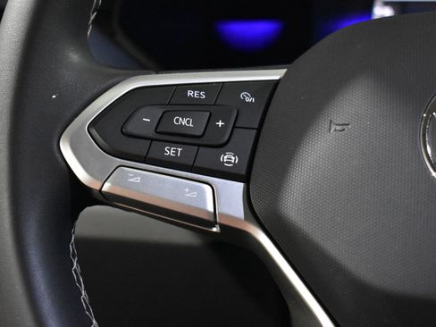 Used 2022 Volkswagen Taos SE image 18