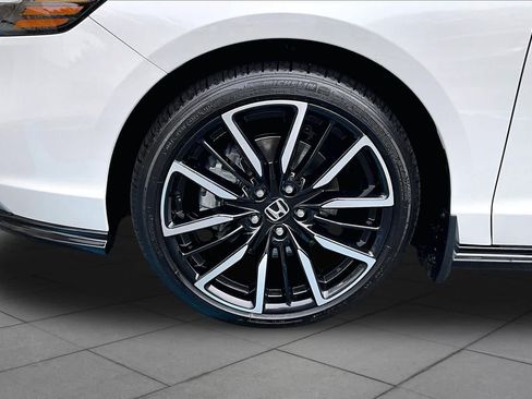 Used 2023 Honda Accord Touring image 11