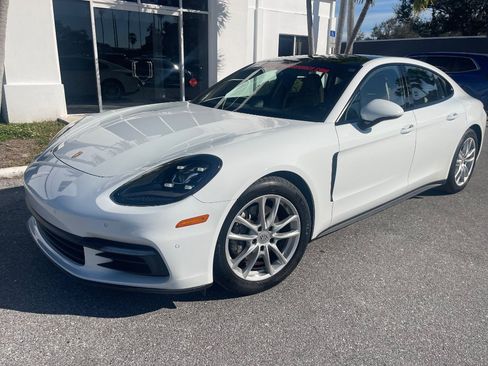 Used 2018 Porsche Panamera RWD image 40