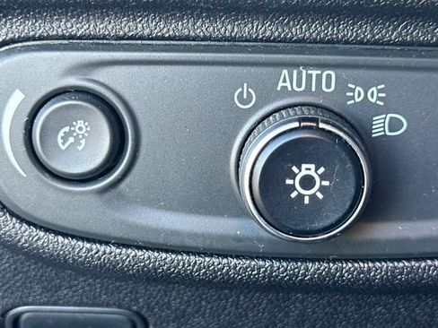 Used 2018 GMC Terrain SLE w/ Driver Convenience Package AWD/4WD image 17