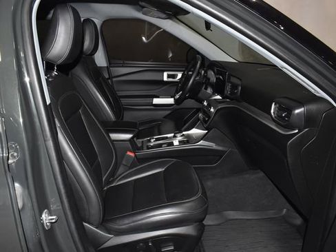 Used 2022 Ford Explorer XLT w/ Equipment Group 202A image 30