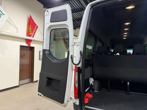 Used 2019 Mercedes-Benz Sprinter 2500 image 21